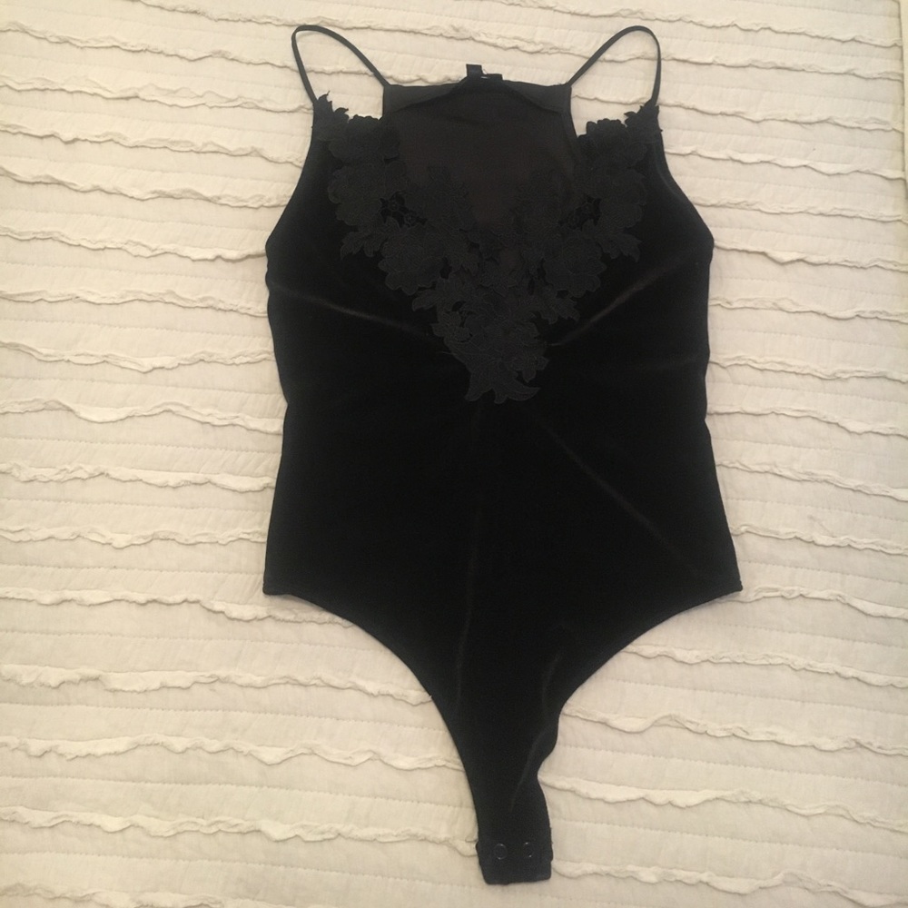 Velvet Bodysuit with Flower Embroidered Detail 🖤